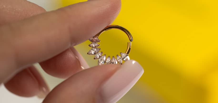Abriendo y Cerrando Tus Aros Para Piercing de Forma Segura